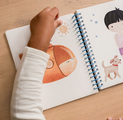 Aankleed- en stickerboek Jim & Friends